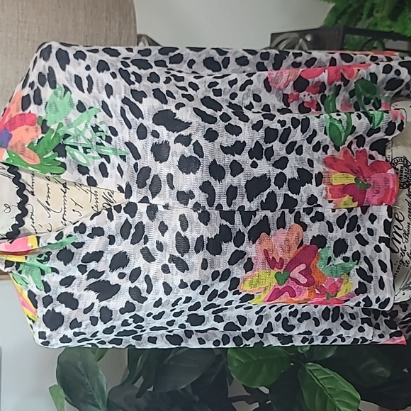 Whimsy Rose Floral Leopard Print Women's Knit Shall - Picture 3 of 7